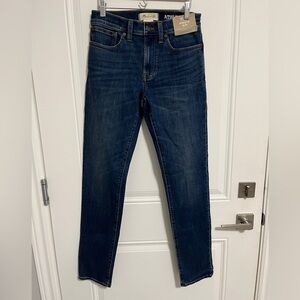 NWT - Madewell Women's Athletic Slim Coolmax Jeans - Size 28 x 32